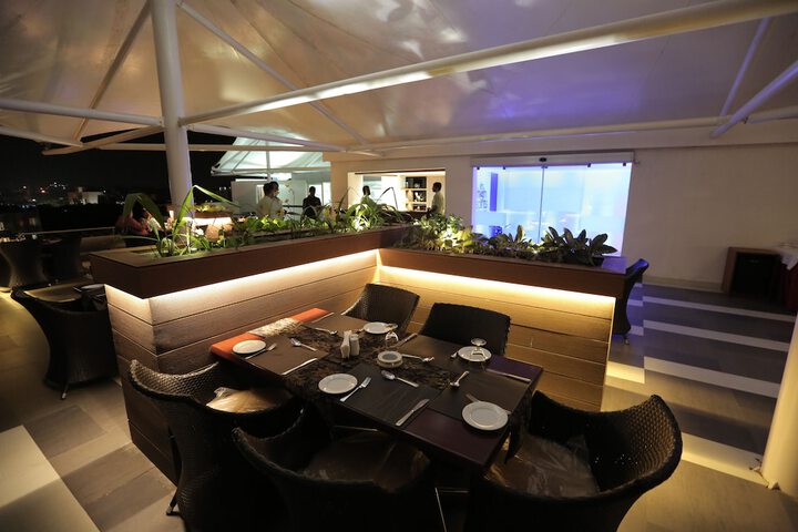 Dining 27 of 43