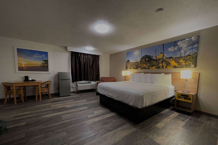 1 King Bed (8 of 11)