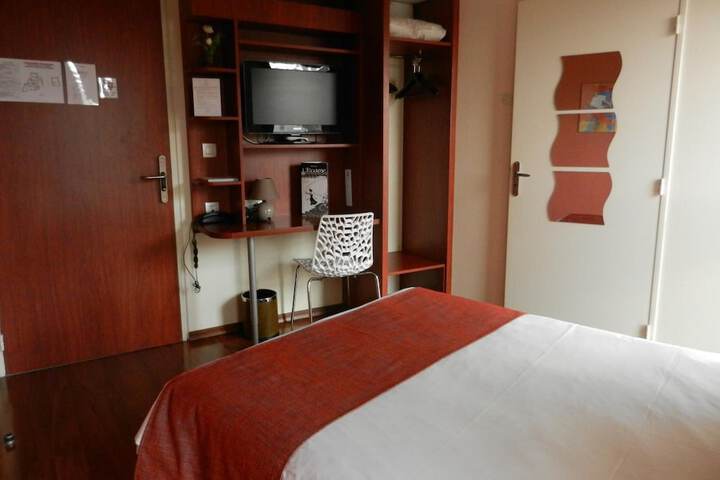 Room 27 of 84