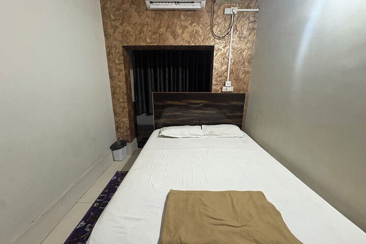Room 11 of 19