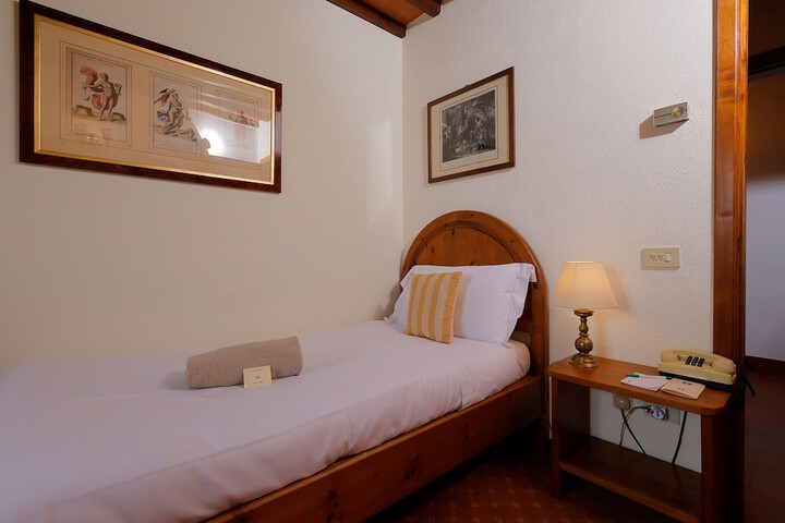 Room 45 of 150