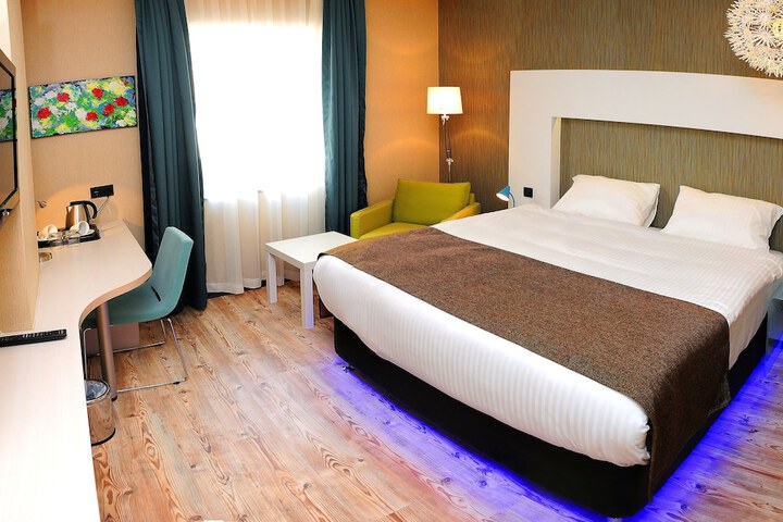Room 16 of 29