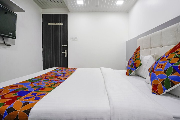 Room 25 of 29