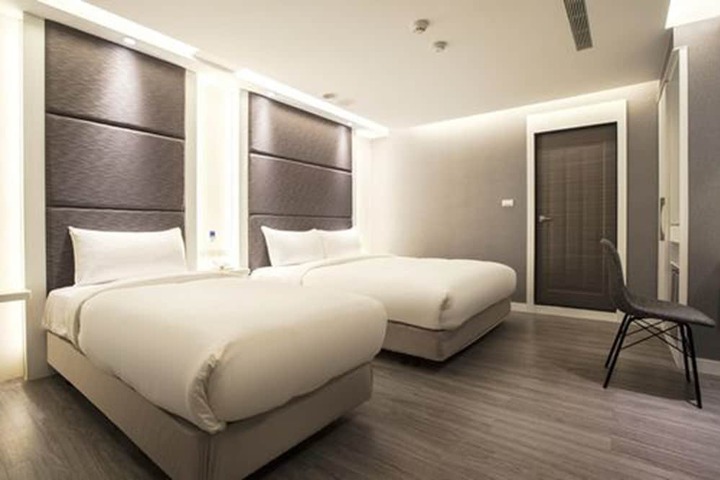 Room 6 of 40