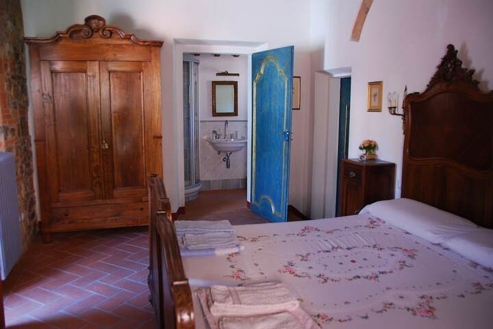 Room 4 of 38