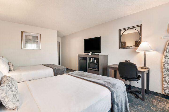 2 Double Beds (6 of 6)