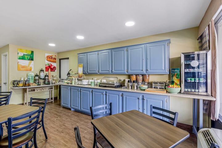 Breakfast/Coffee Service 35 of 43