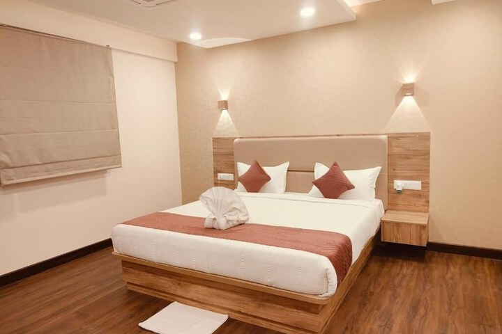 Room 2 of 32