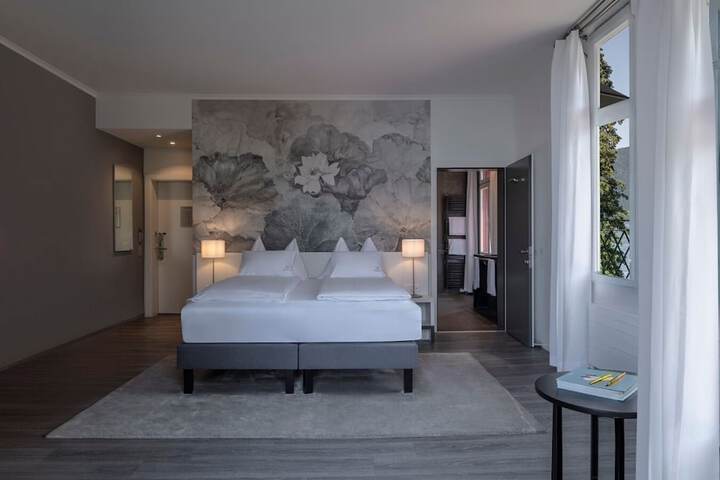 Room 12 of 80