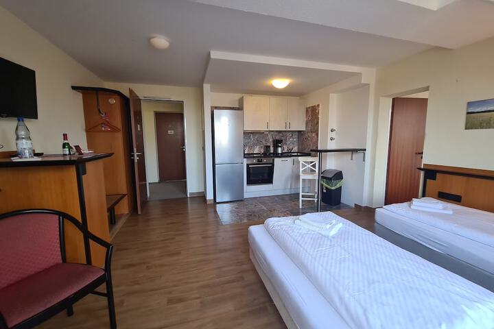 Room 10 of 82