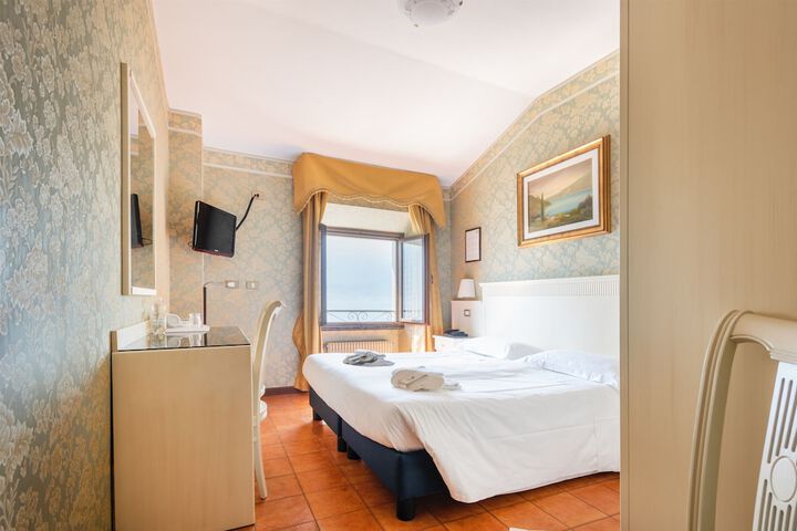 Room 10 of 41
