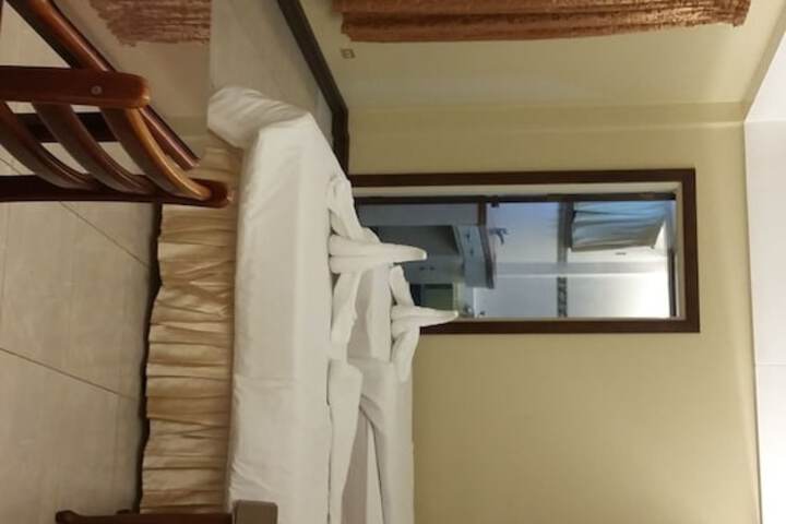 Room 3 of 62