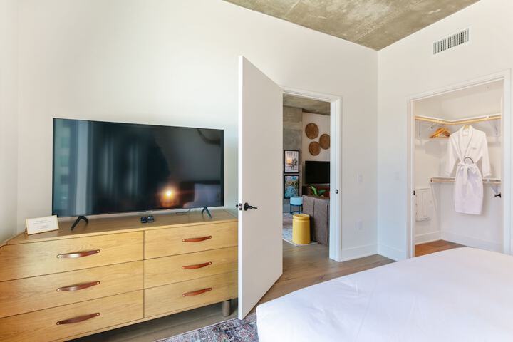Room 35 of 860