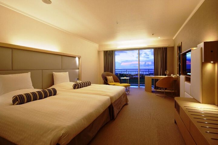 Room 4 of 145