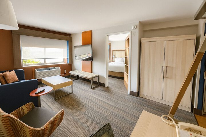 Room 28 of 74