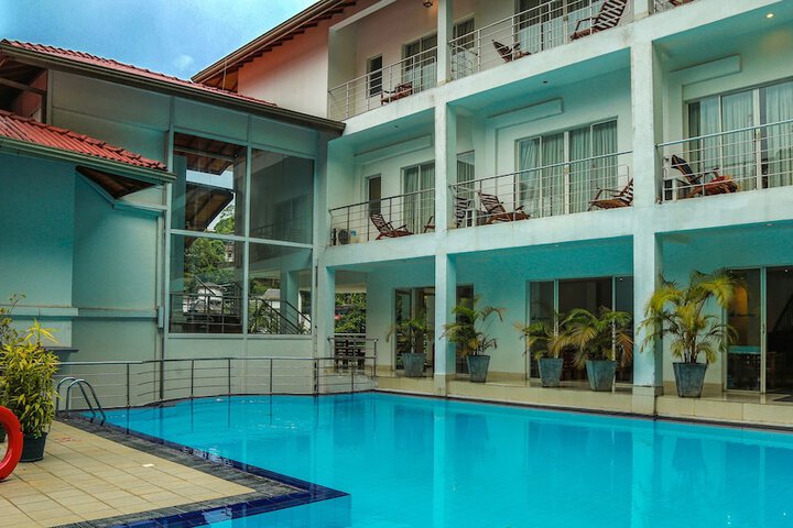 Hotel Pool