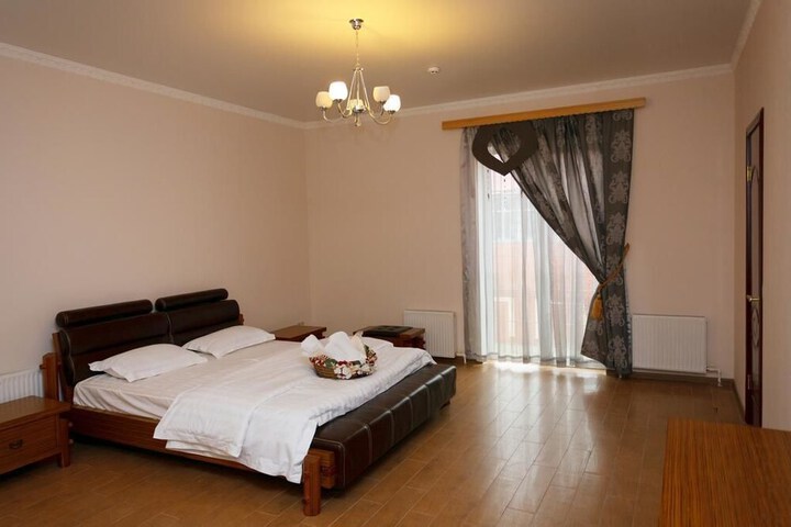Room 5 of 43