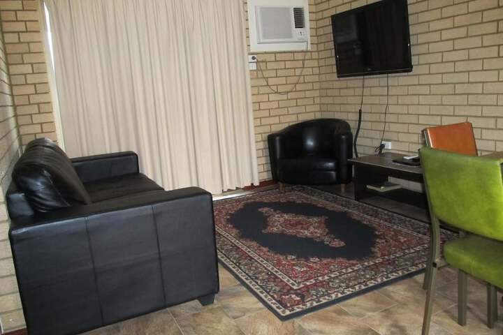 Room 13 of 36