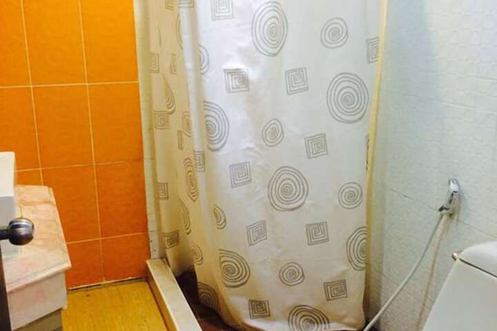 Room 12 of 36