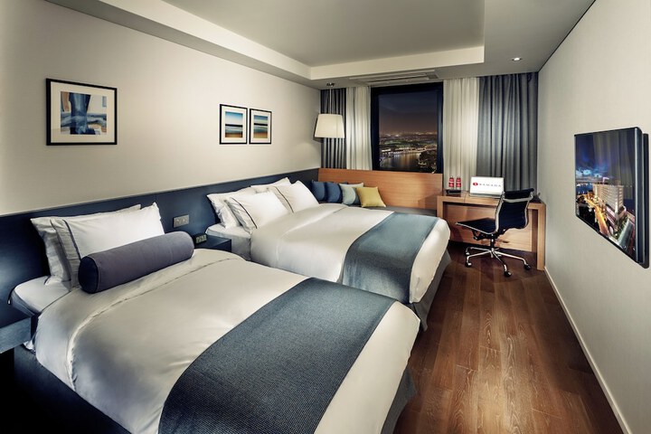 Room 13 of 27