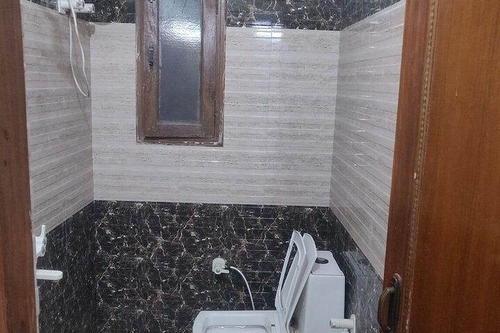 Room 9 of 10