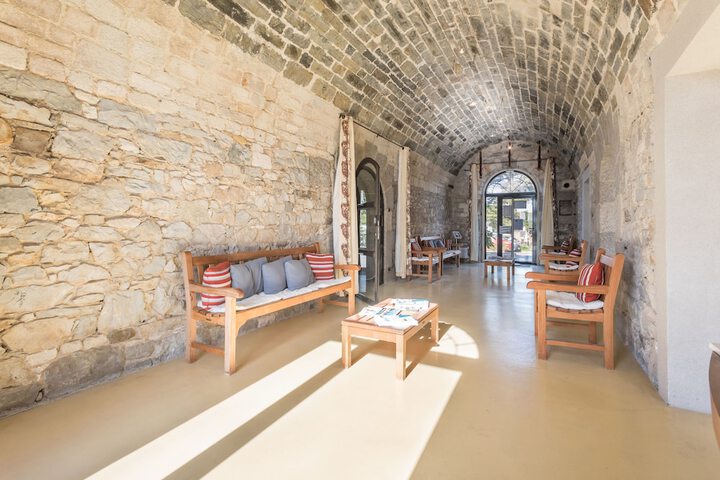 Entrance & Lobby