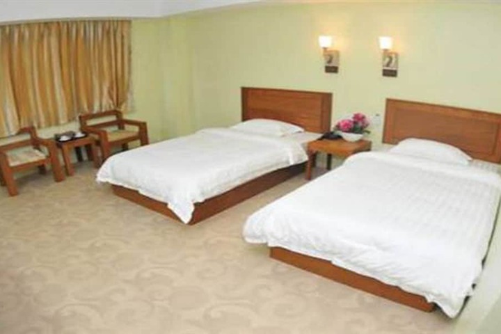 Room 8 of 32