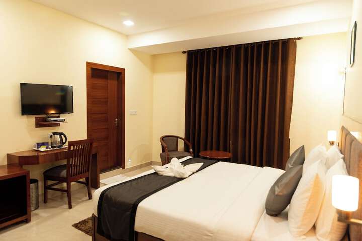 Room 10 of 20