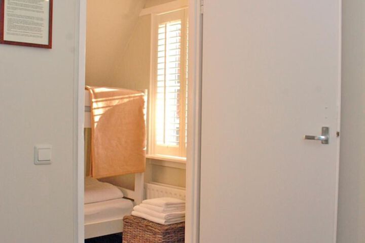 Room 16 of 36