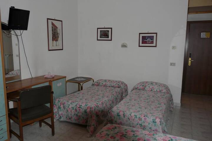 Room 3 of 35
