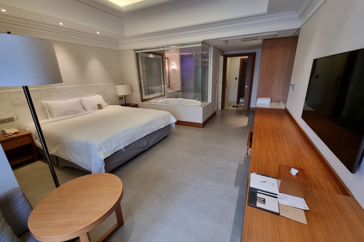 Room 22 of 100