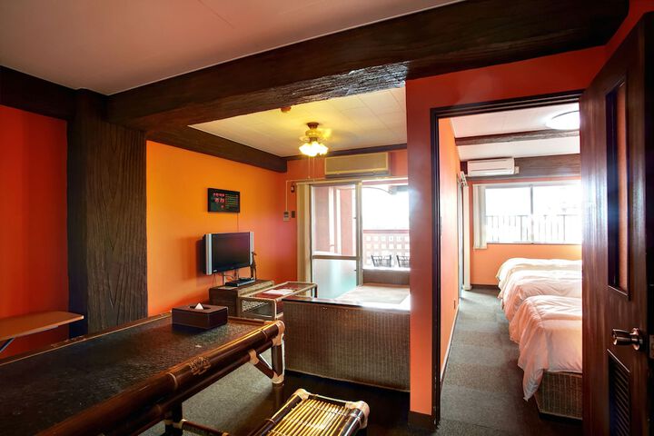 Room 6 of 63
