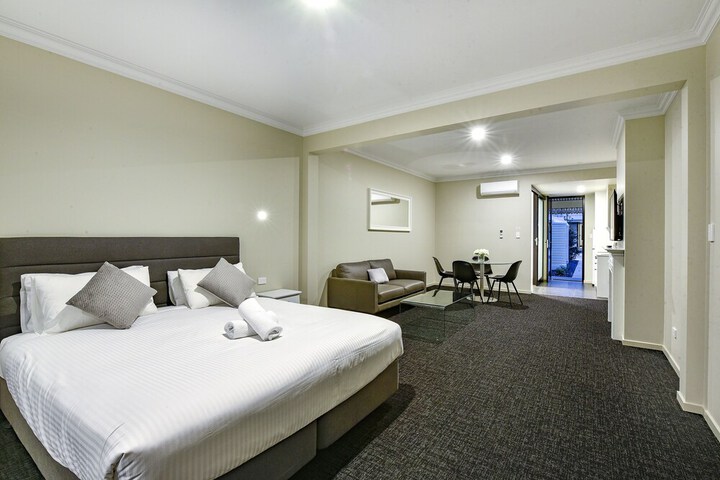 Room 4 of 15