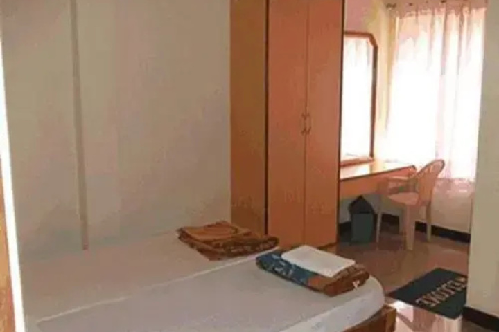 Room 5 of 10