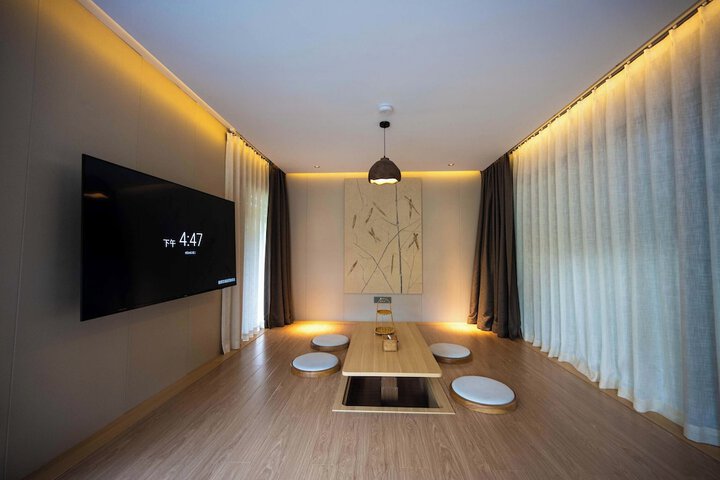 Room 38 of 176