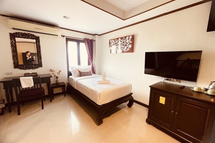 Room 16 of 37