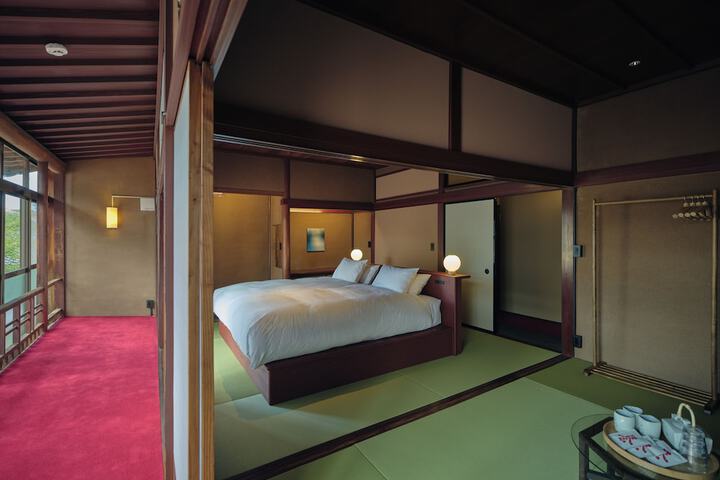 Room 5 of 32