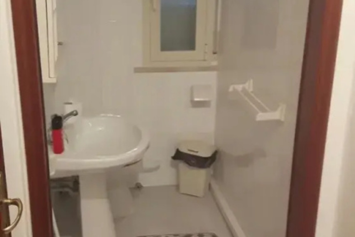 Room 8 of 12