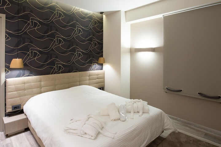 Room 2 of 22