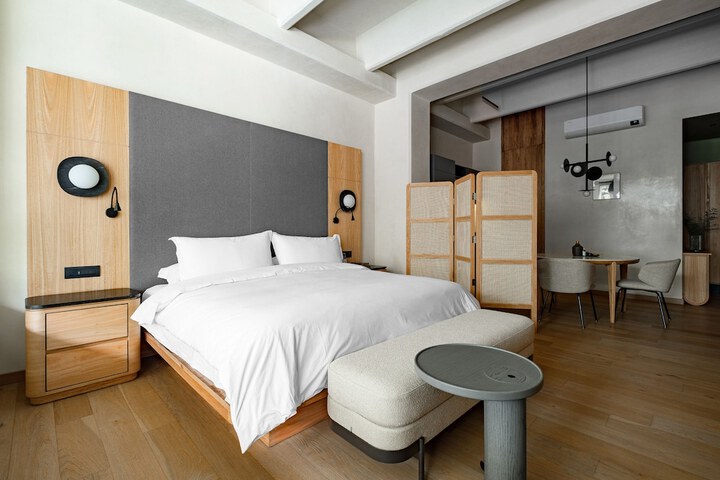 Room 35 of 98