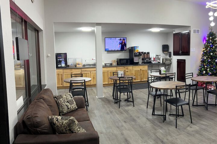 Room 6 of 11