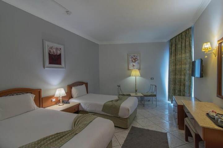 Room 6 of 40
