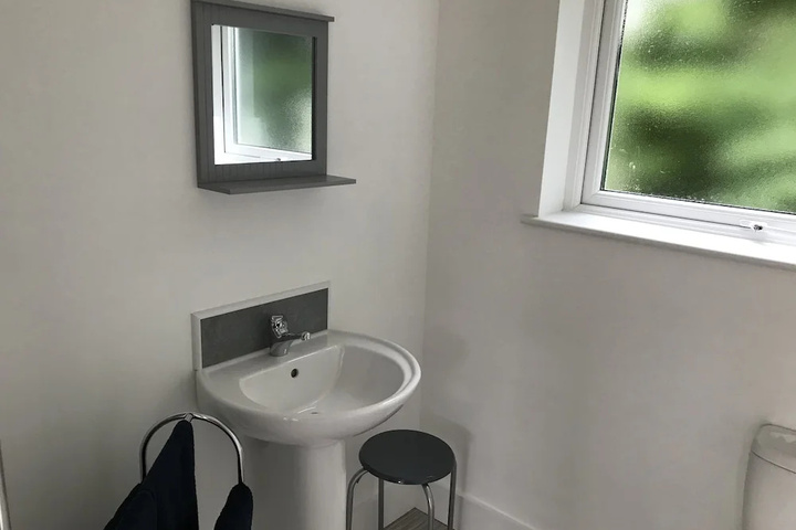 Room 5 of 16