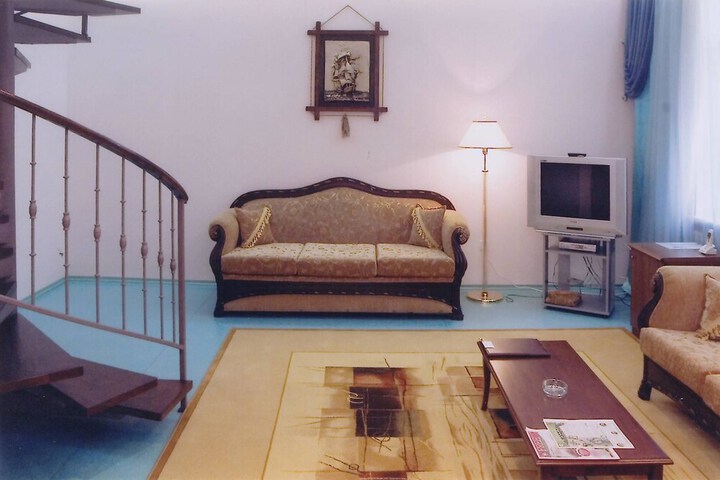 Room 5 of 36