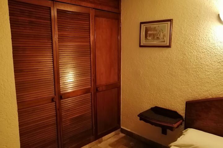 Room 4 of 90