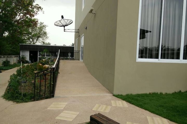 Property Grounds 38 of 45