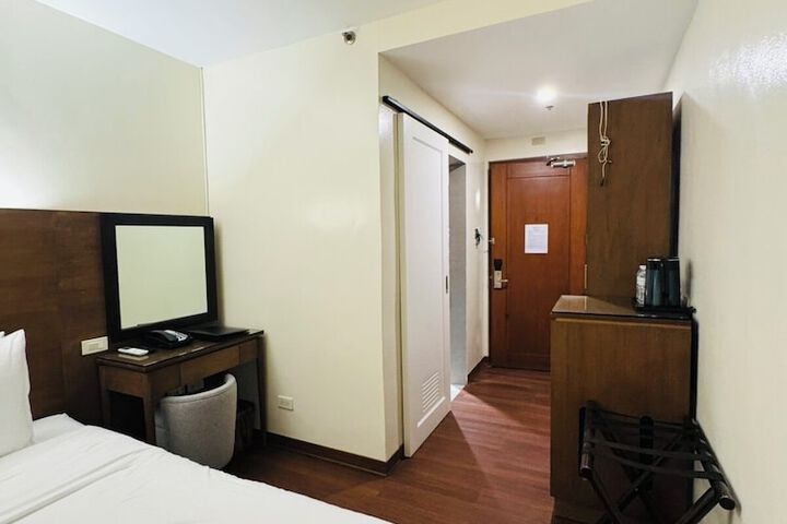 Room 5 of 13
