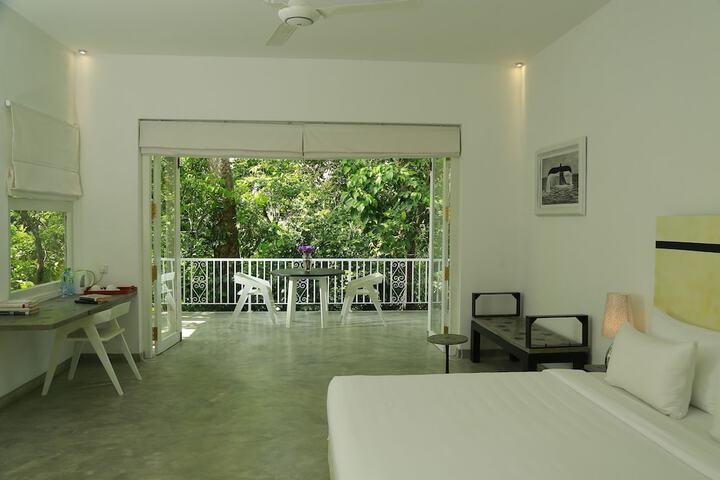 Room 27 of 128