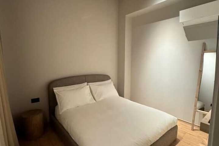 Room 48 of 93