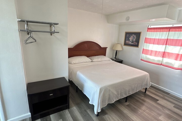 Room 9 of 14